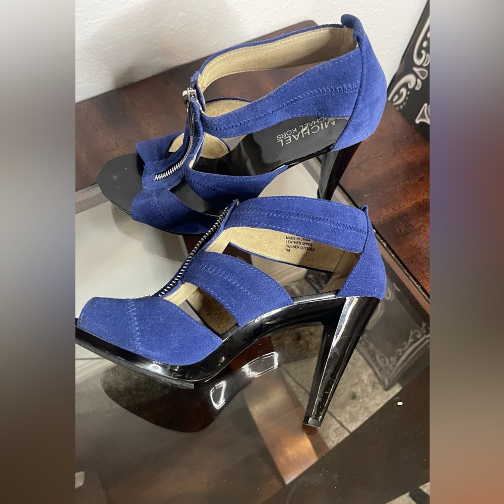 Michael Kors - Beautiful Blue Leather Women's Heels in Size 7M slip in zip up! - Picture 9 of 16